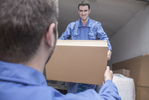 Moving van support for small removals in Stockwell near local flats